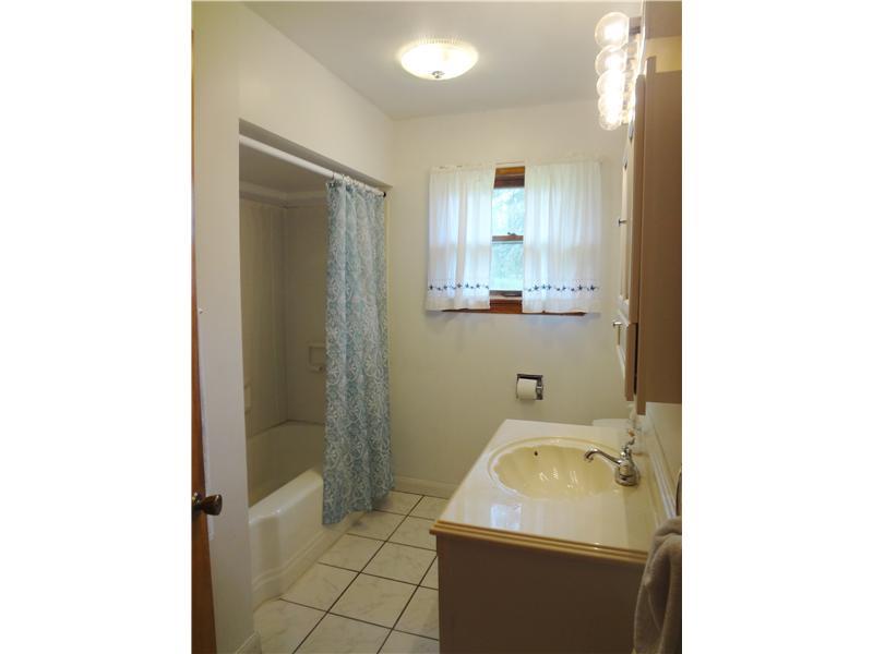 1295 Savannah Road New Castle, PA 16101 - Photo 13 of 15 Full Bath.
