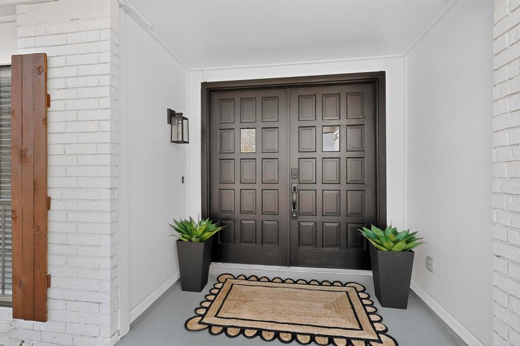 816 Cross Bend Road Plano, TX 75023 - Photo 4 of 27