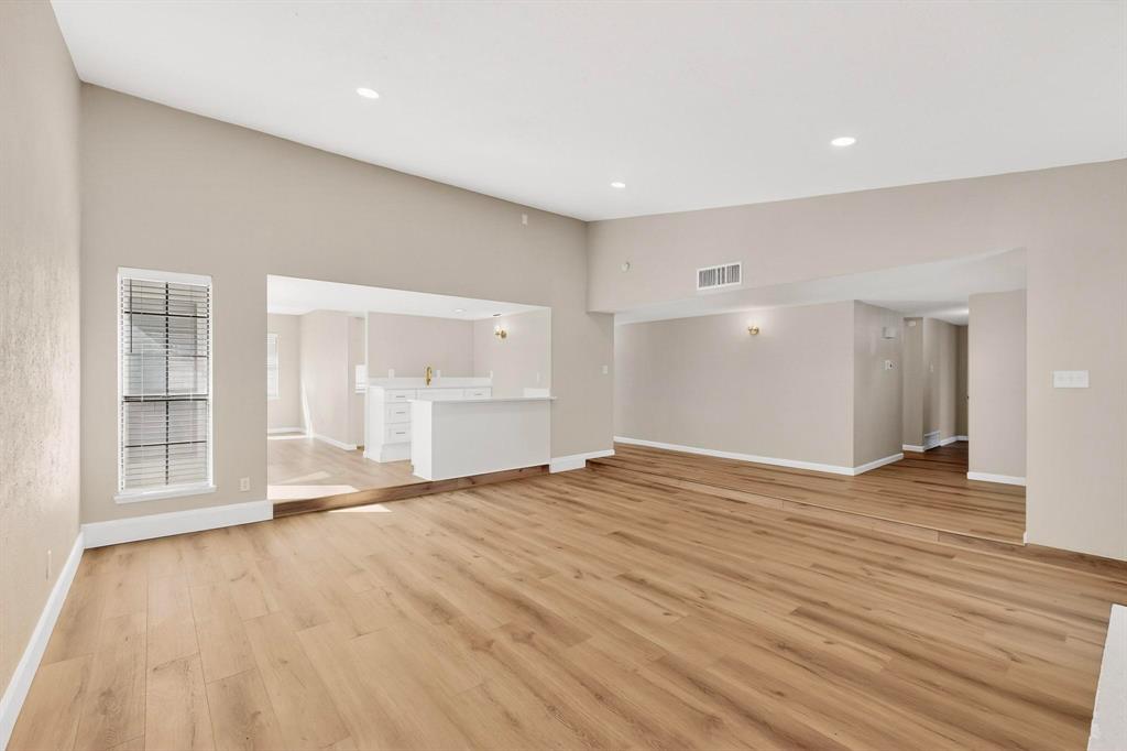 816 Cross Bend Road Plano, TX 75023 - Photo 7 of 27