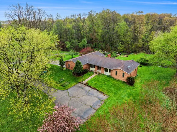 $585,000 | 655 48th Avenue, Coopersville, MI 49404