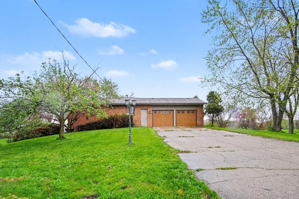 $585,000 | 655 48th Avenue, Coopersville, MI 49404