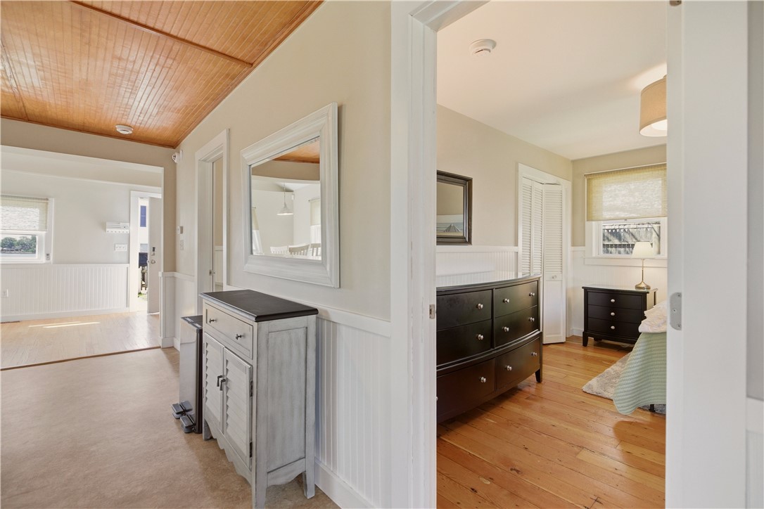 272 Riverside Street Portsmouth, RI 02871 - Photo 11 of 44