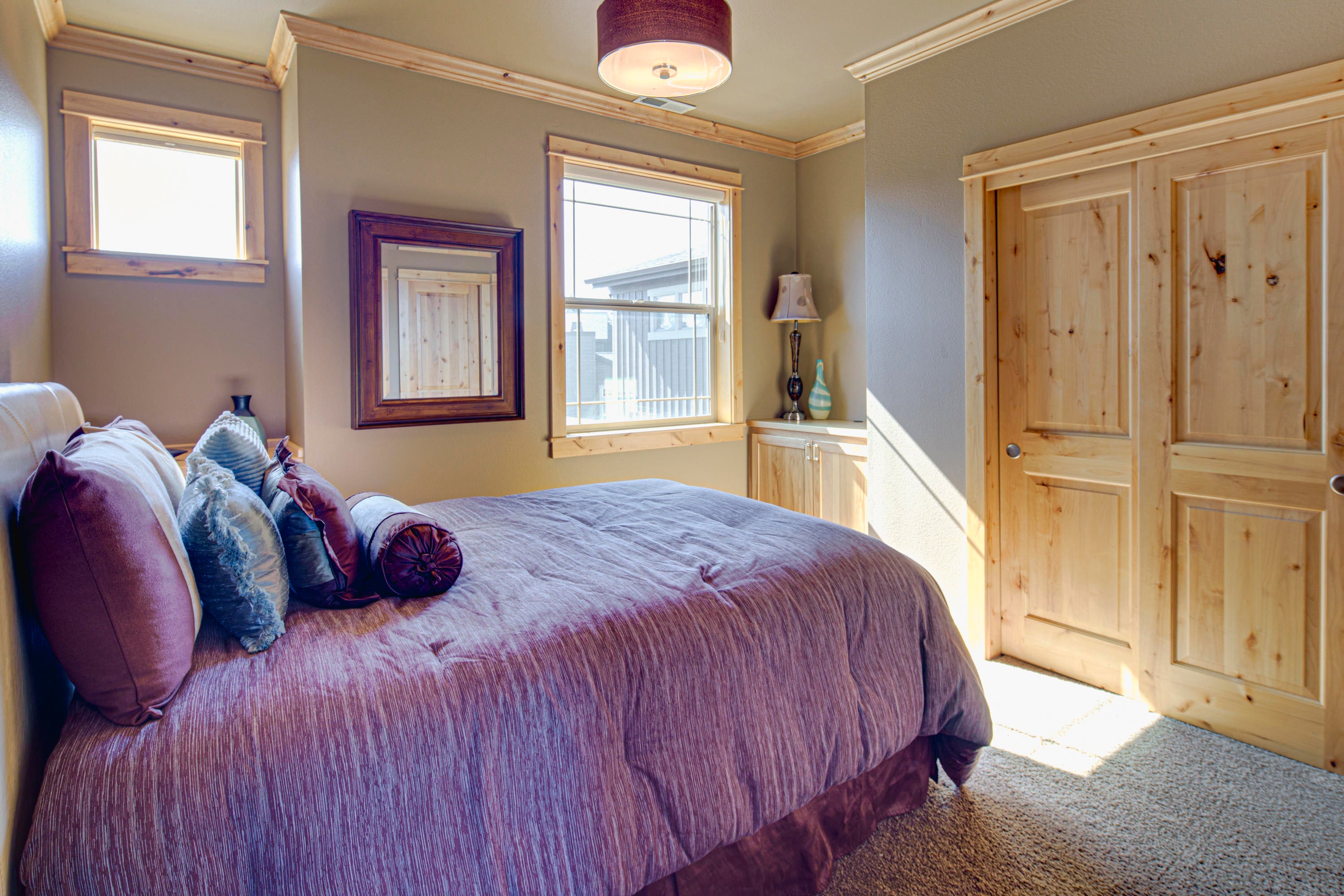 933 Southwest Vantage Point Way Bend, OR 97702 - Photo 31 of 36 3rd Bedroom