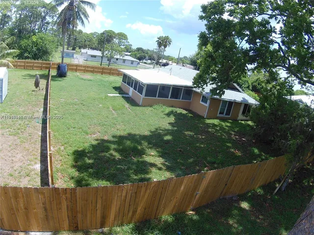 a view of a house with a backyard