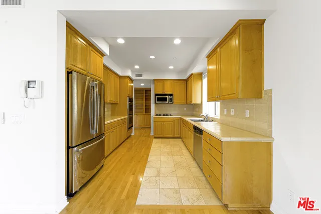 $1,147,000 | 4100 Wilshire Boulevard, Unit 303, Los Angeles, CA 90010