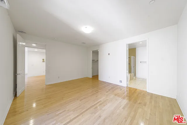 $1,147,000 | 4100 Wilshire Boulevard, Unit 303, Los Angeles, CA 90010