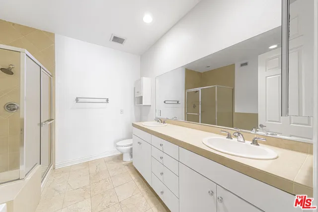 $1,147,000 | 4100 Wilshire Boulevard, Unit 303, Los Angeles, CA 90010