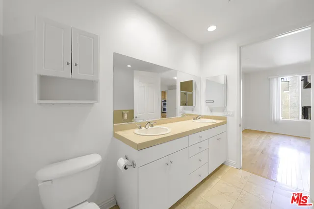 $1,147,000 | 4100 Wilshire Boulevard, Unit 303, Los Angeles, CA 90010