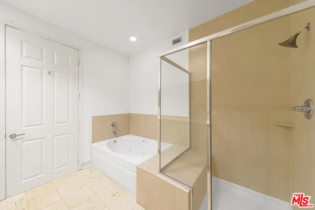 $1,147,000 | 4100 Wilshire Boulevard, Unit 303, Los Angeles, CA 90010