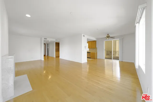 $1,147,000 | 4100 Wilshire Boulevard, Unit 303, Los Angeles, CA 90010