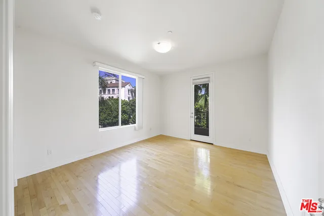 $1,147,000 | 4100 Wilshire Boulevard, Unit 303, Los Angeles, CA 90010