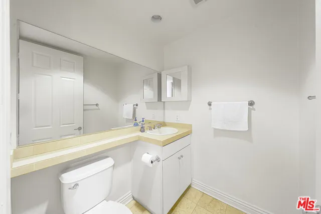 $1,147,000 | 4100 Wilshire Boulevard, Unit 303, Los Angeles, CA 90010