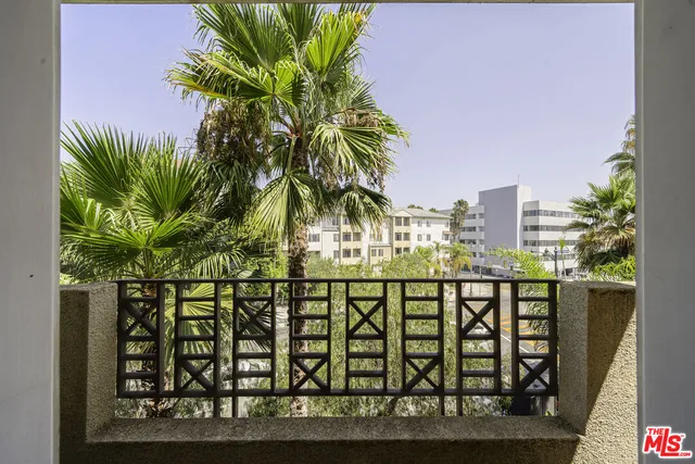 $1,147,000 | 4100 Wilshire Boulevard, Unit 303, Los Angeles, CA 90010