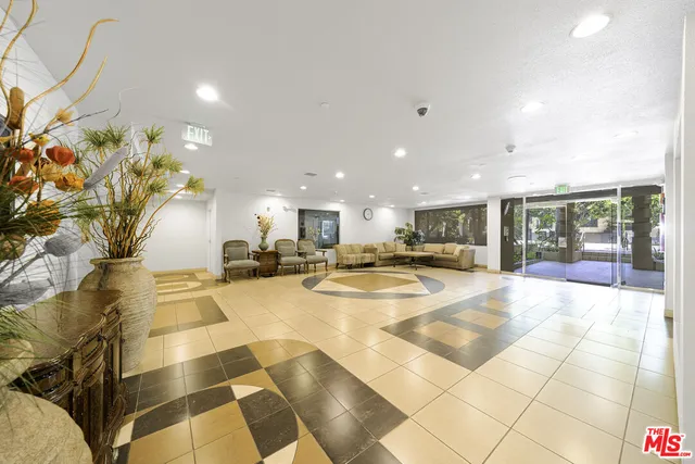 $1,147,000 | 4100 Wilshire Boulevard, Unit 303, Los Angeles, CA 90010