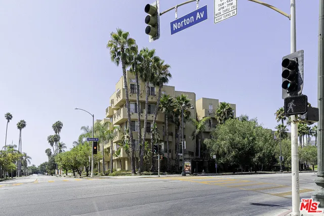 $1,147,000 | 4100 Wilshire Boulevard, Unit 303, Los Angeles, CA 90010