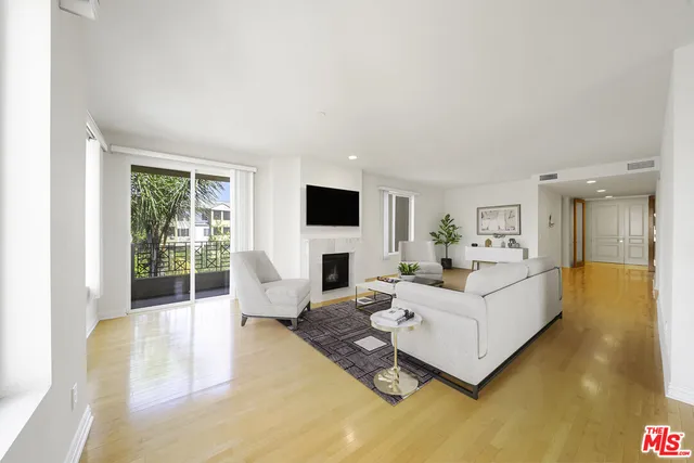 $1,147,000 | 4100 Wilshire Boulevard, Unit 303, Los Angeles, CA 90010