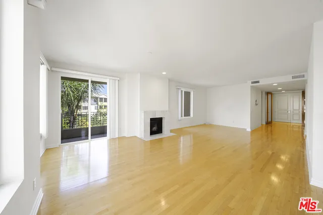 $1,147,000 | 4100 Wilshire Boulevard, Unit 303, Los Angeles, CA 90010
