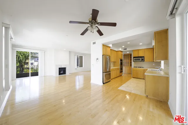 $1,147,000 | 4100 Wilshire Boulevard, Unit 303, Los Angeles, CA 90010