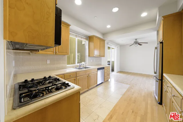 $1,147,000 | 4100 Wilshire Boulevard, Unit 303, Los Angeles, CA 90010