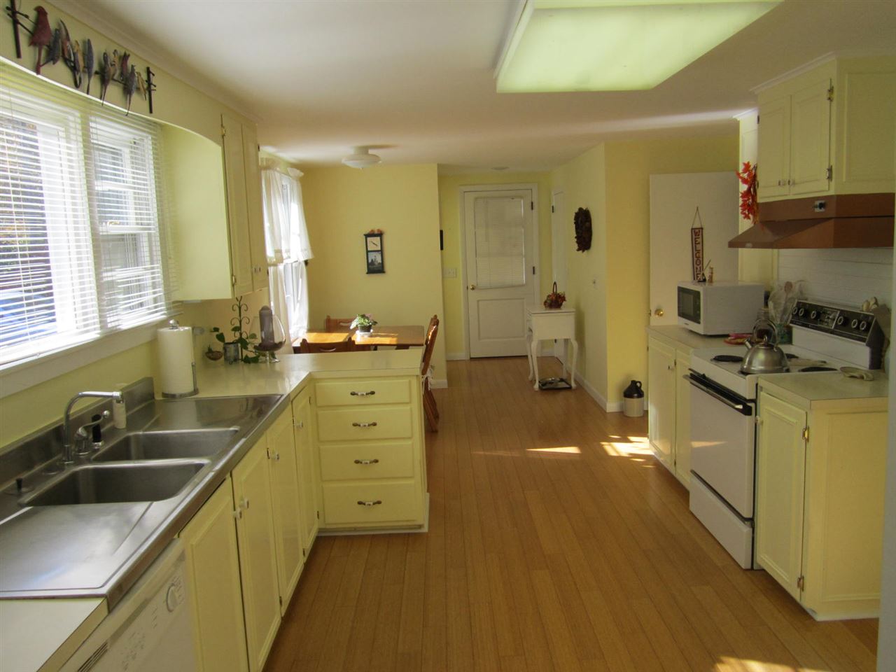 646 County Road New London, NH 03257 - Photo 3 of 13