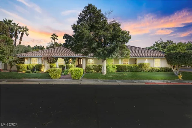 $724,900 | 10 Pheasant Ridge Circle, Henderson, NV 89014