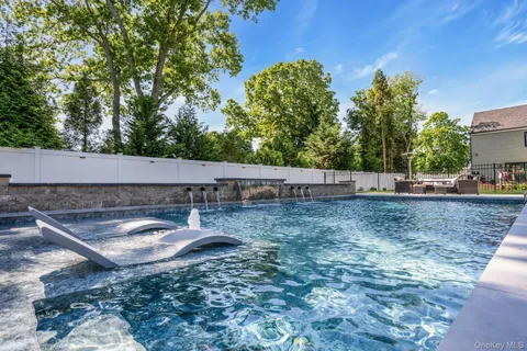 $1,099,000 | 3 Moor Lane, Patchogue, NY 11772
