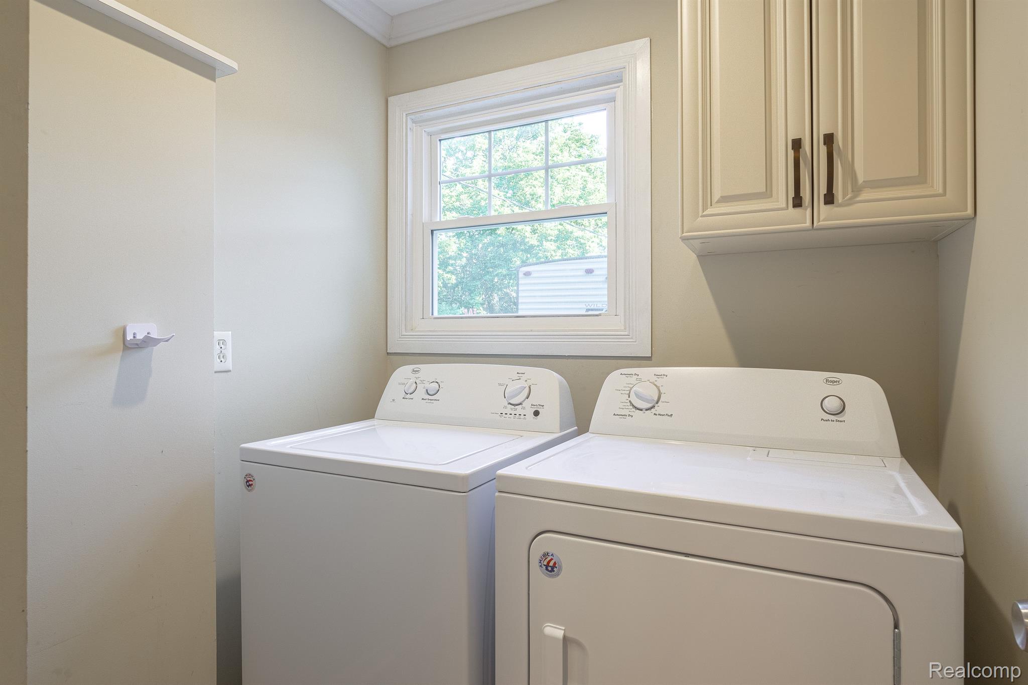 3930 Cullen Road Howell, MI 48855 - Photo 33 of 61 Main floor Laundry