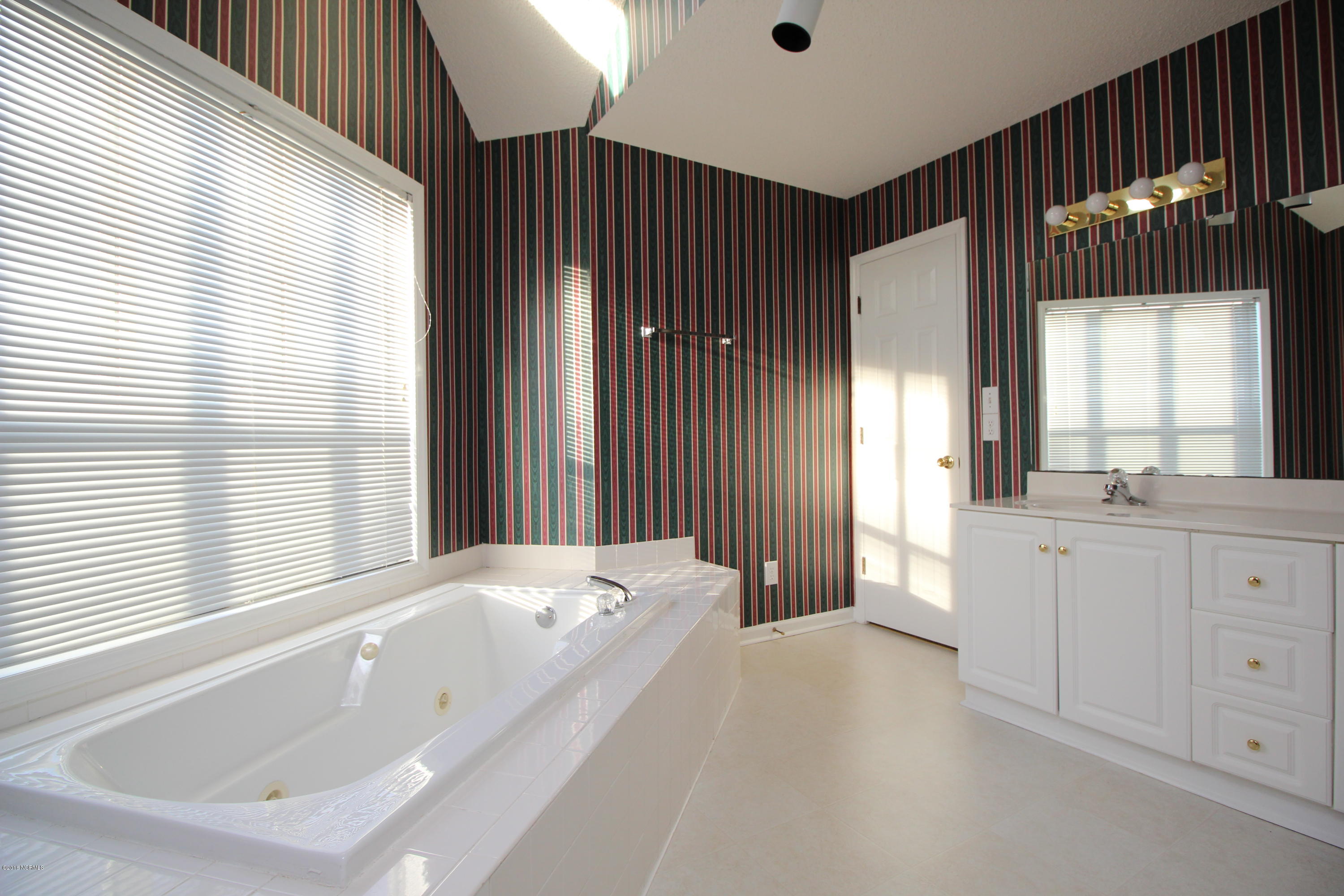 601 Spring Forest Road, Unit E Greenville, NC 27834 - Photo 28 of 36 28