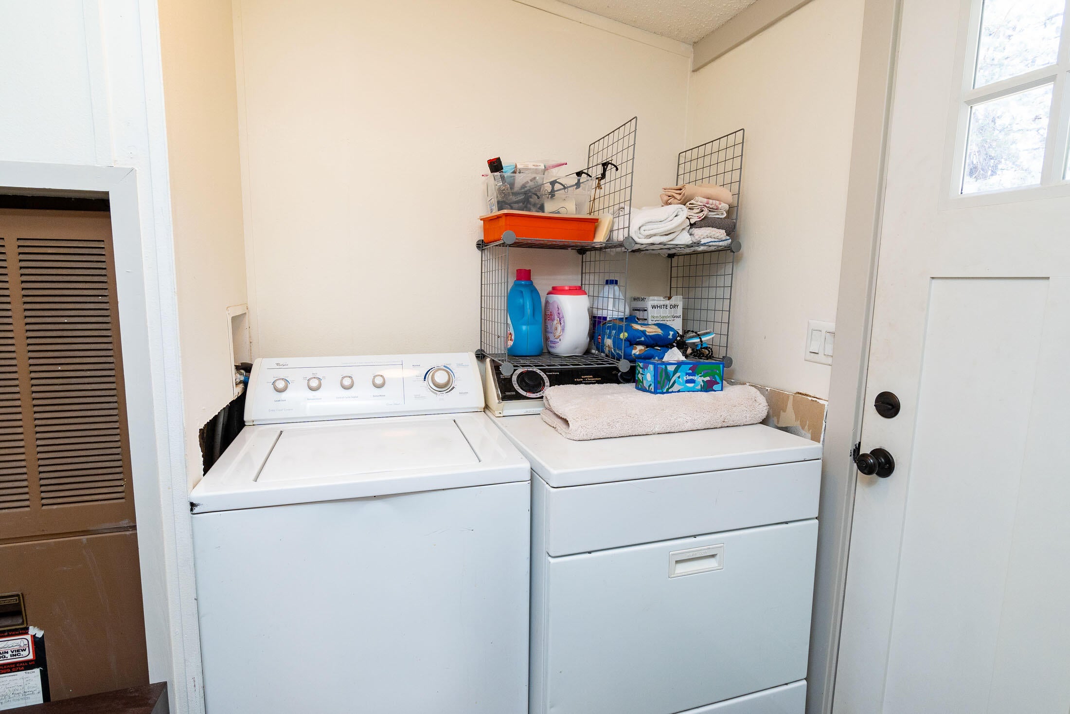 61000 Brosterhous Road, Unit 516 Bend, OR 97702 - Photo 18 of 30 laundry/mud room with door to parking area