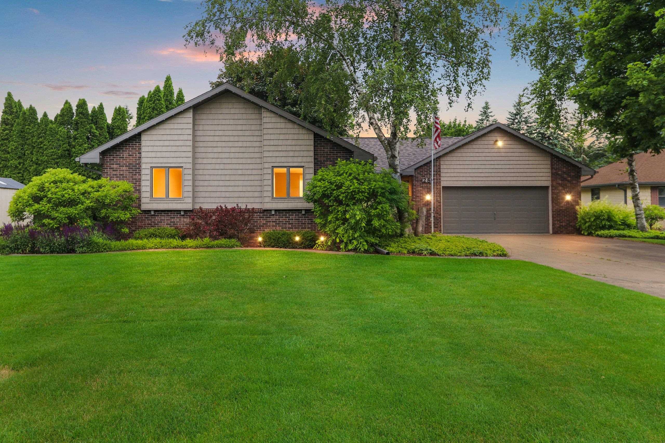 28 North Greves Court Appleton, WI 54914 - Photo 1 of 67