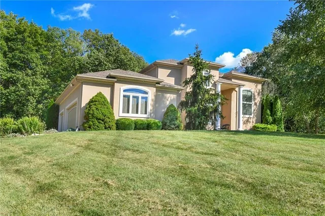 $825,000 | 2801 North Lentz Road, Independence, MO 64058