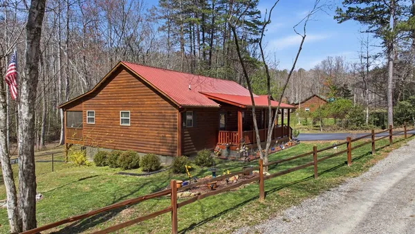 $425,000 | 305 Woodcrest Drive, Murphy, NC 28906