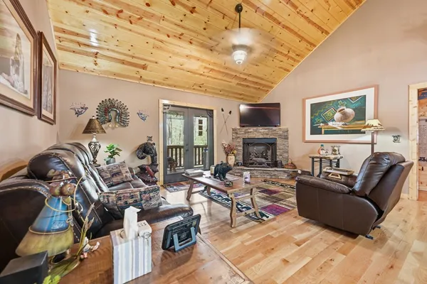 $425,000 | 305 Woodcrest Drive, Murphy, NC 28906