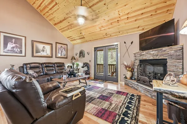 $425,000 | 305 Woodcrest Drive, Murphy, NC 28906