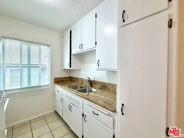 $1,950 | 1346 South Cochran Avenue, Unit 7, Los Angeles, CA 90019