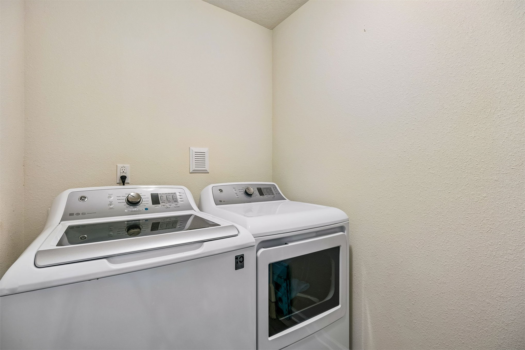 95159 Timberlake Drive Fernandina Beach, FL 32034 - Photo 21 of 33 a utility room with dryer and washer