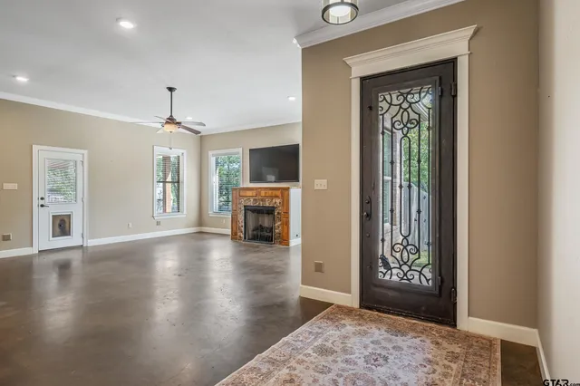 a view of an entryway with a workspace