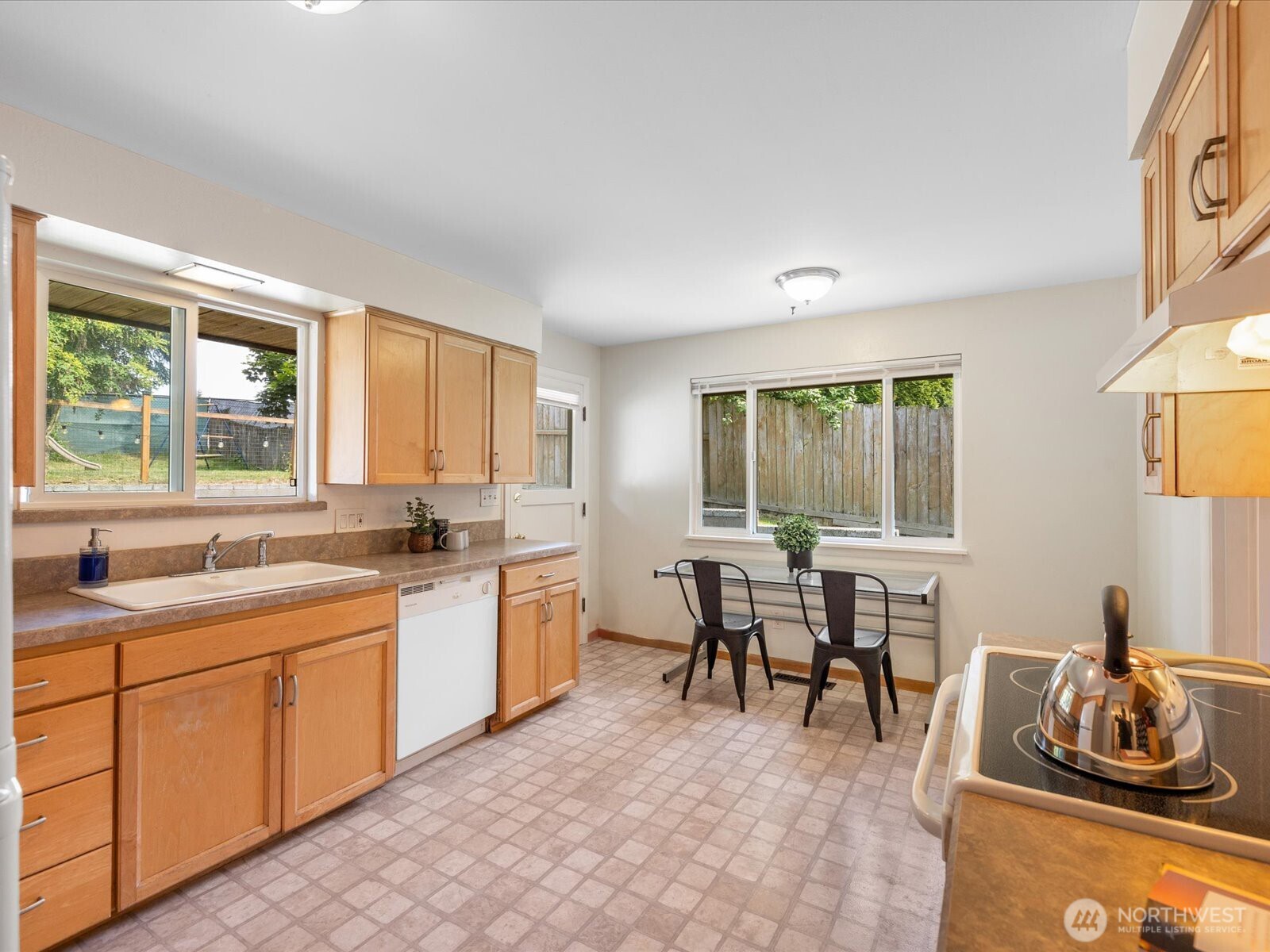 4913 West View Drive Everett, WA 98203 - Photo 11 of 37 a kitchen with a sink stove and cabinets
