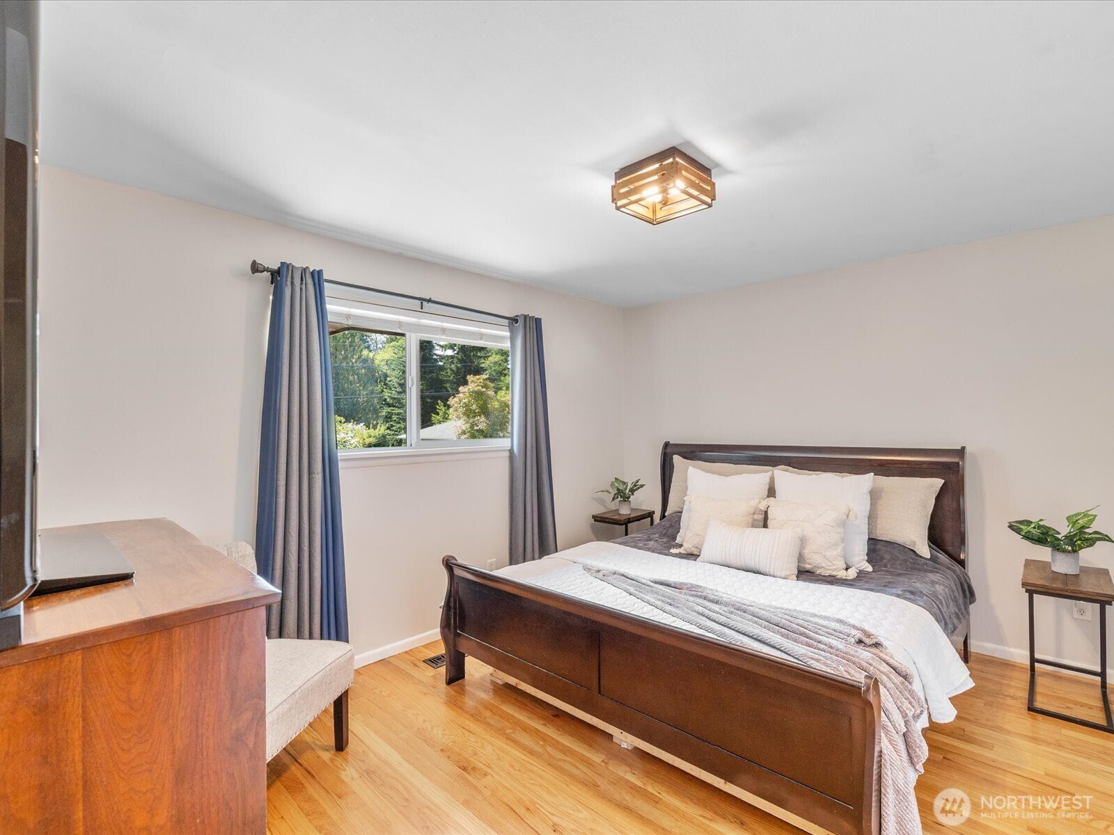 4913 West View Drive Everett, WA 98203 - Photo 14 of 37 a bedroom with a bed and a window