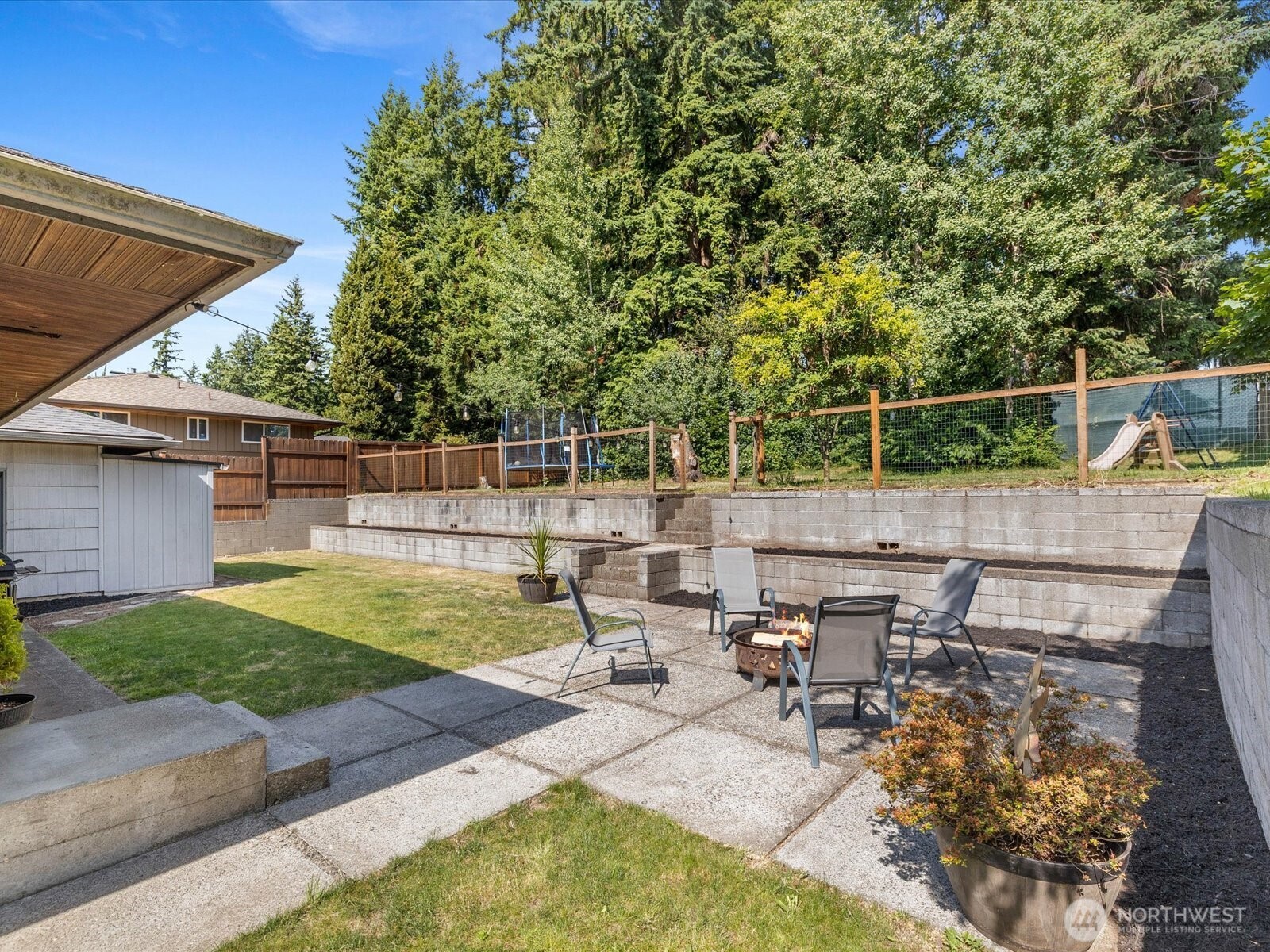 4913 West View Drive Everett, WA 98203 - Photo 19 of 37 a view of a backyard with sitting area
