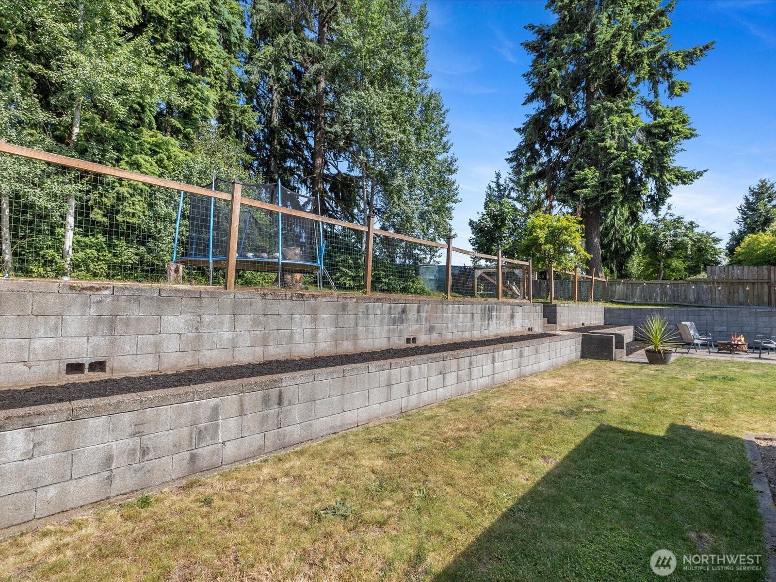 4913 West View Drive Everett, WA 98203 - Photo 22 of 37 a view of a backyard with a small swimming pool