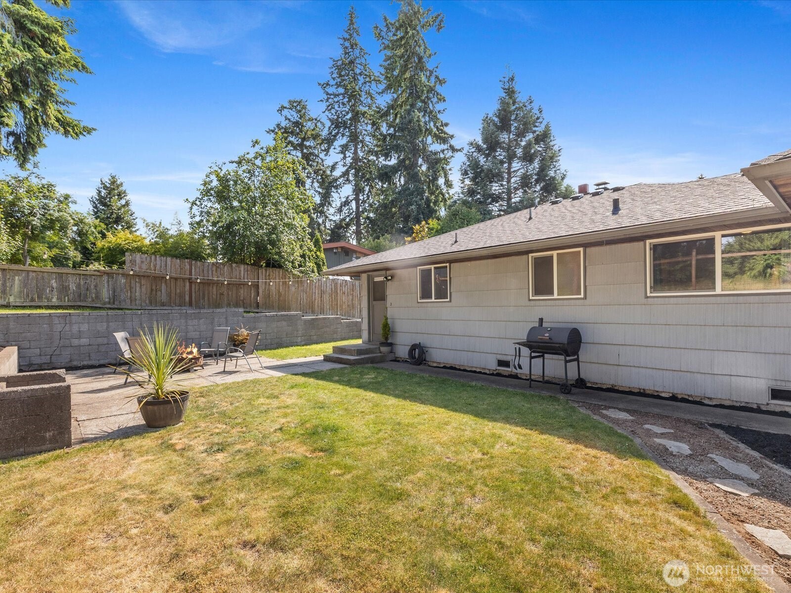 4913 West View Drive Everett, WA 98203 - Photo 23 of 37 a view of a backyard with a table and chairs