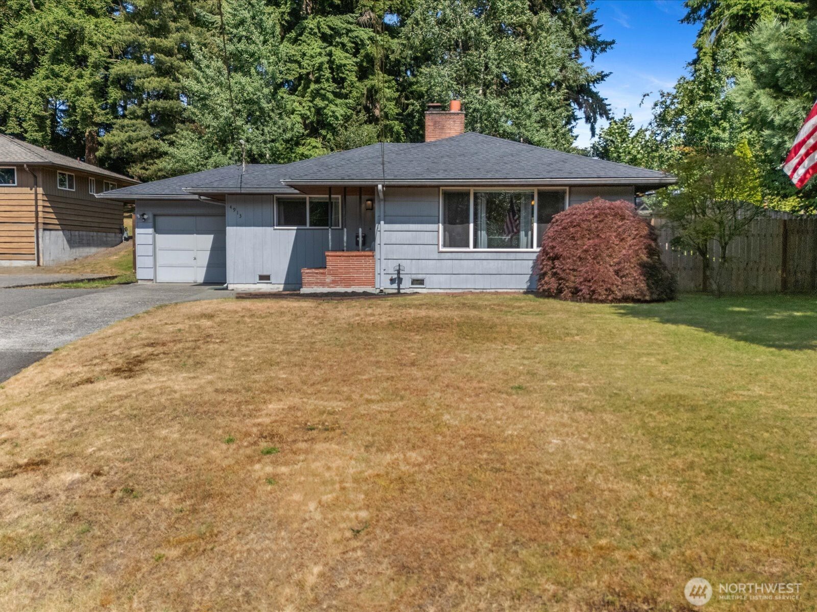4913 West View Drive Everett, WA 98203 - Photo 33 of 37 a front view of a house with a garden