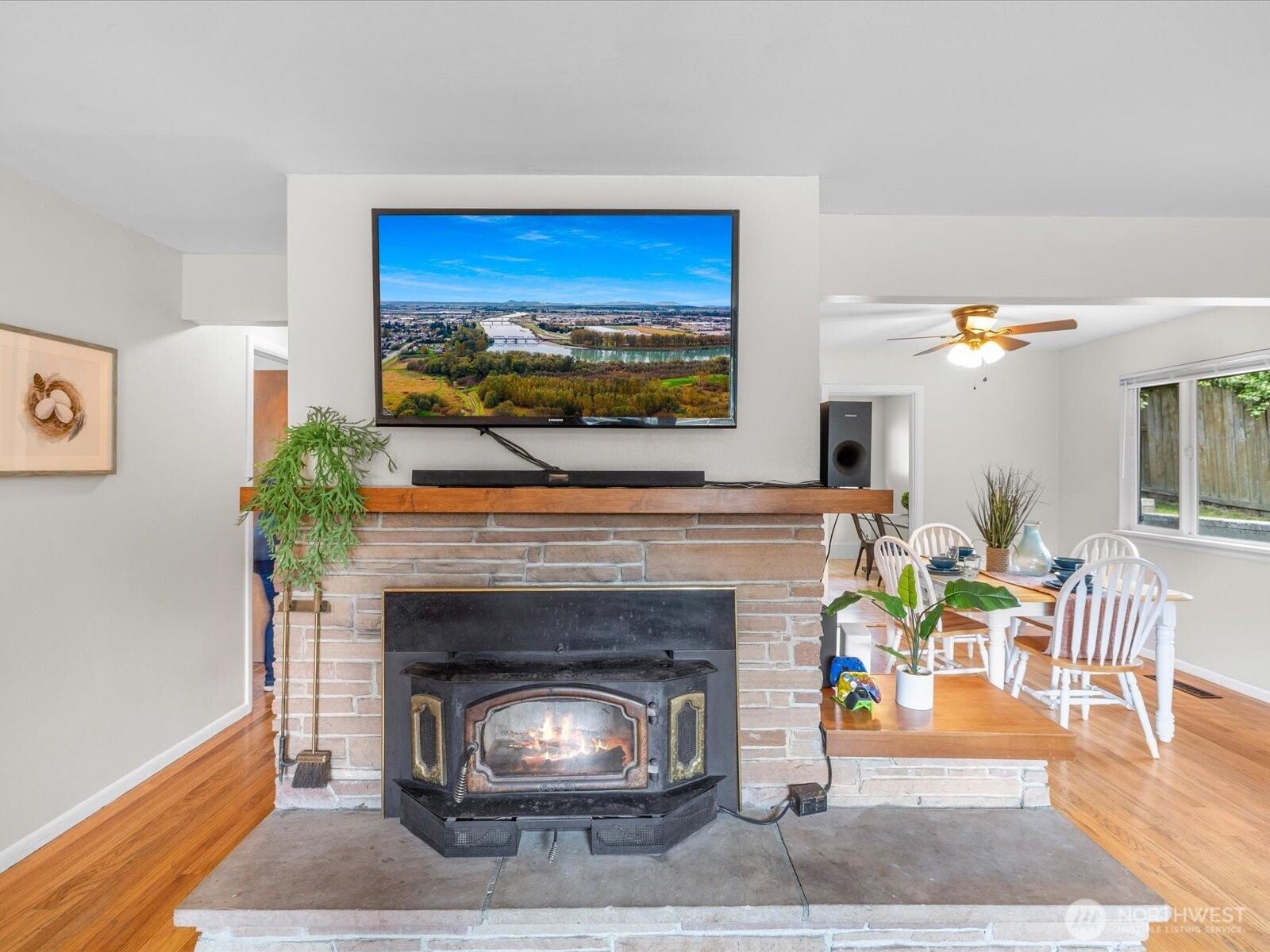 4913 West View Drive Everett, WA 98203 - Photo 9 of 37 a living room with furniture and a fireplace