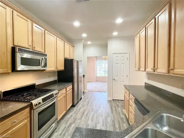 $2,350 | 3922 Siena Terrace, Greensboro, NC 27410