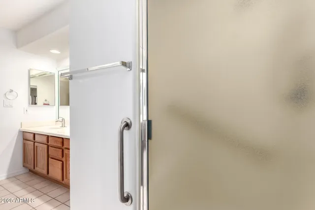 an empty room with closet and a ceiling fan