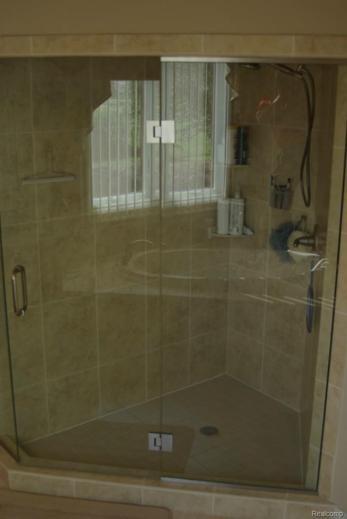 75931 Burman Road Richmond, MI 48062 - Photo 17 of 30 Master Shower.jpg
