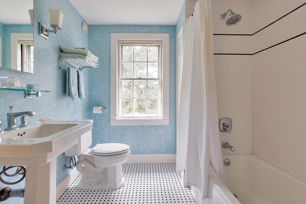 54 Fairmount Street Brookline, MA 02445 - Photo 16 of 26 Gallery Image 16