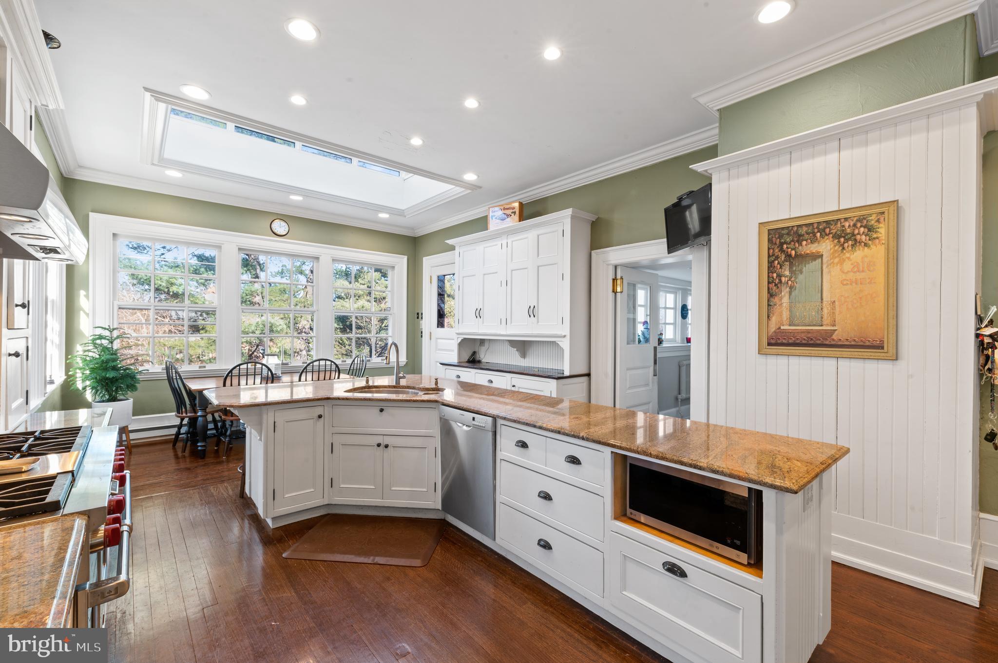 431 Old Eagle School Road Wayne, PA 19087 - Photo 10 of 34 Convenient Center Island