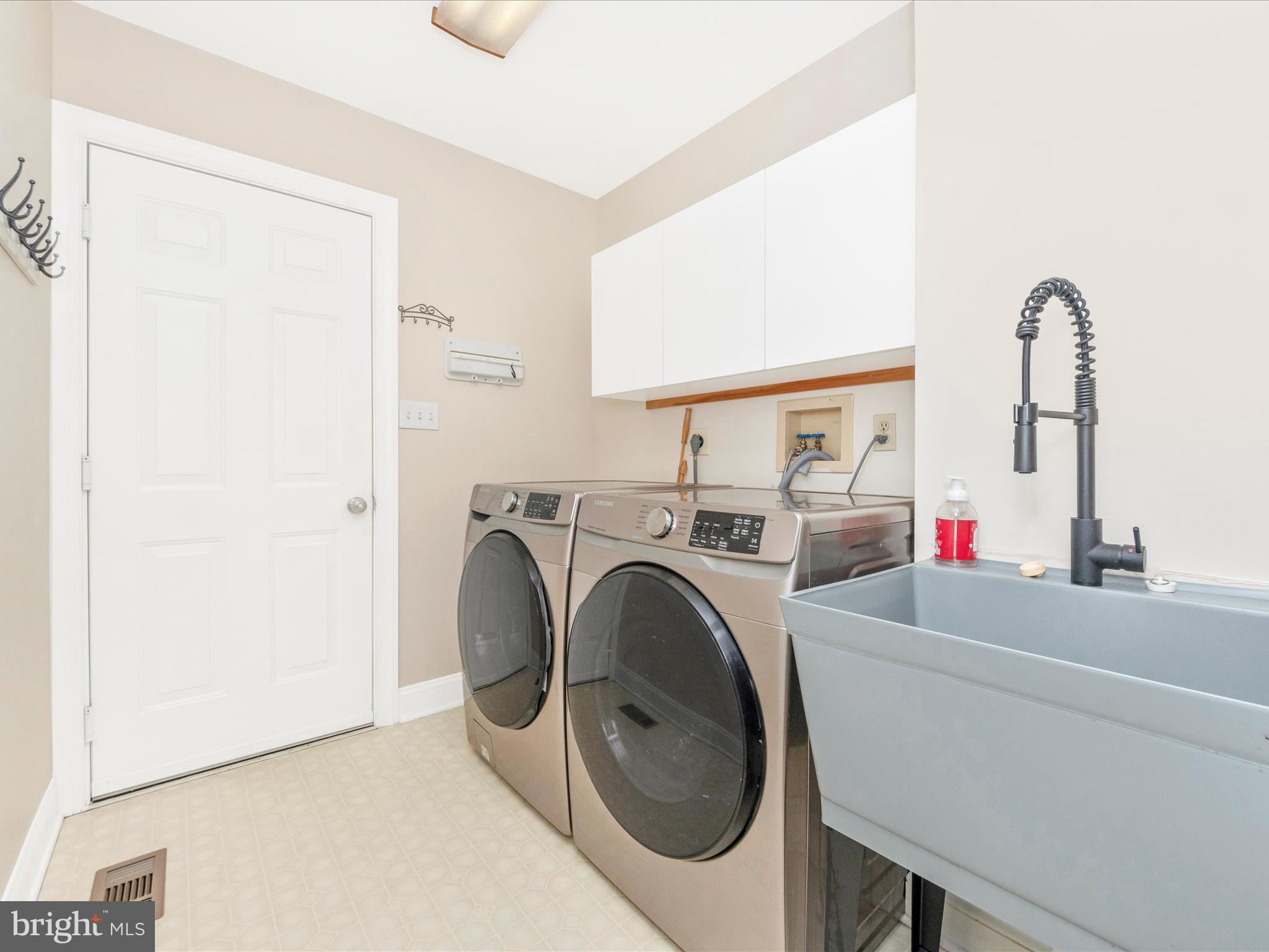 2668 Ogleton Road Annapolis, MD 21403 - Photo 32 of 51 a utility room with dryer and washer